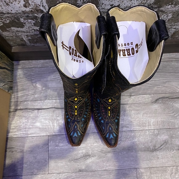 Corral Vintage Boots - Picture 4 of 7